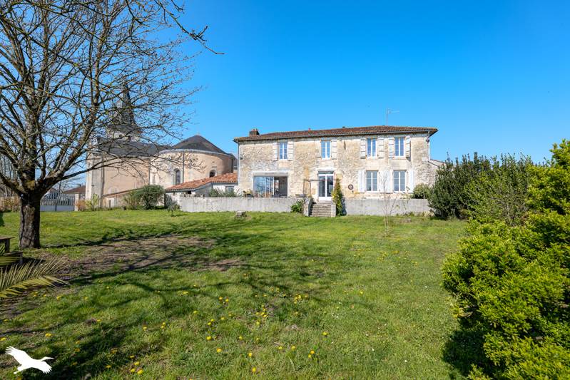 Vente Maison TONNAY BOUTONNE - 9 pièces -241 m² - (17380)