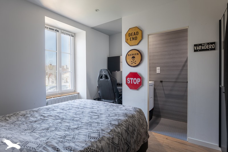 Vente Maison TONNAY BOUTONNE - 9 pièces -241 m² - (17380)