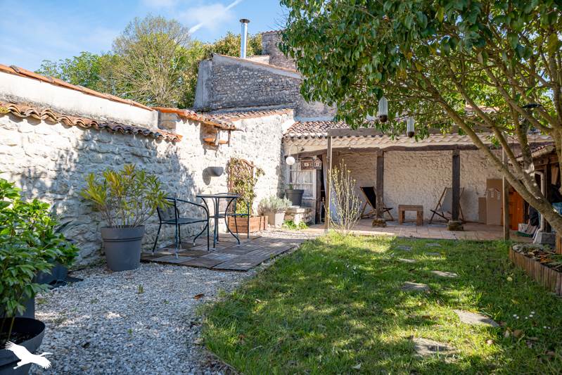 Vente Maison ST JEAN D ANGELY - 5 pièces -117 m² - (17400)