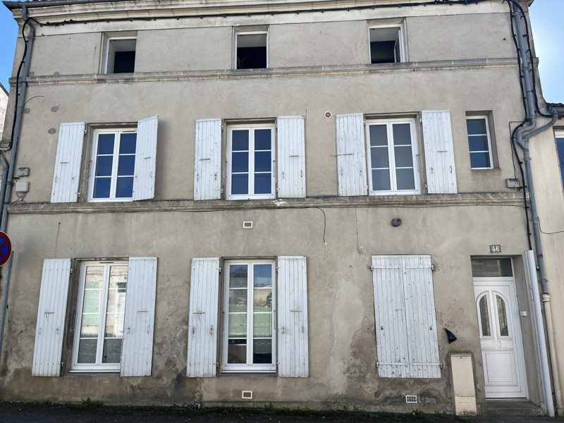 Vente Immeuble ST JEAN D ANGELY - -  189 m² - (17400)