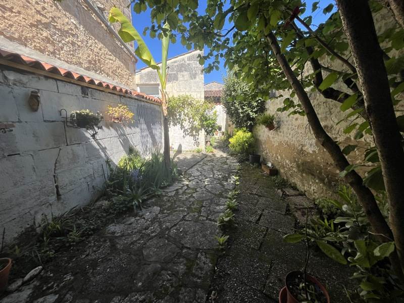 Vente Maison ST JEAN D ANGELY - 3 pièces -120 m² - (17400)
