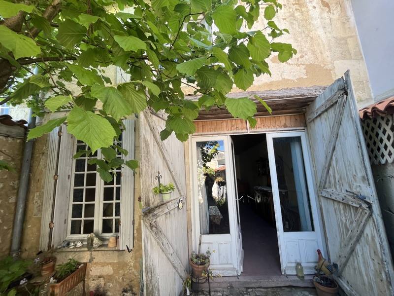 Vente Maison ST JEAN D ANGELY - 3 pièces -120 m² - (17400)