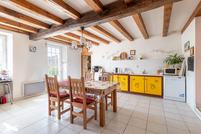 Vente Maison VERGNE - 9 pièces -213 m² - (17330)