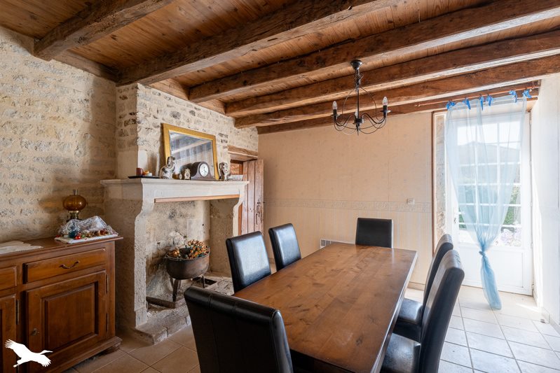 Vente Maison VERGNE - 9 pièces -213 m² - (17330)