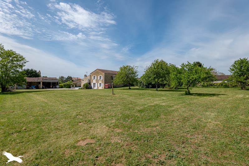 Vente Maison VERGNE - 9 pièces -213 m² - (17330)