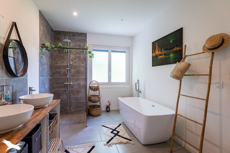 Vente Maison ST JEAN D ANGELY - 7 pièces -161 m² - (17400)