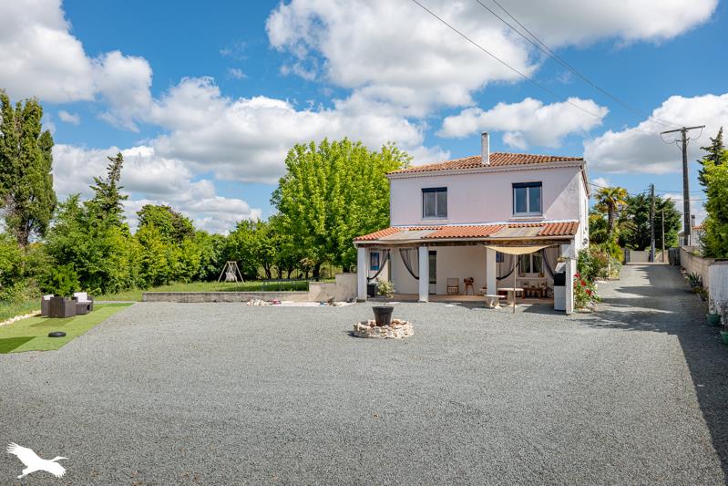 Vente Maison ST JEAN D ANGELY - 7 pièces -161 m² - (17400)
