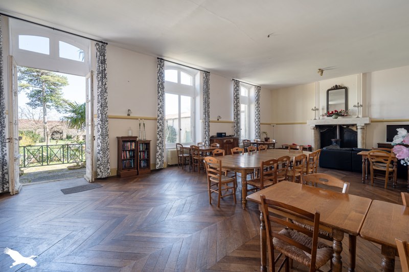 Vente Maison ASNIERES LA GIRAUD - 31 pièces -1 075 m² - (17400)