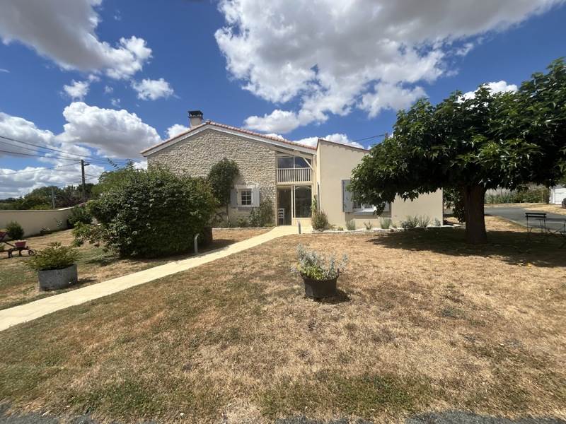 Vente Maison ST LOUP - 4 pièces -120 m² - (17380)