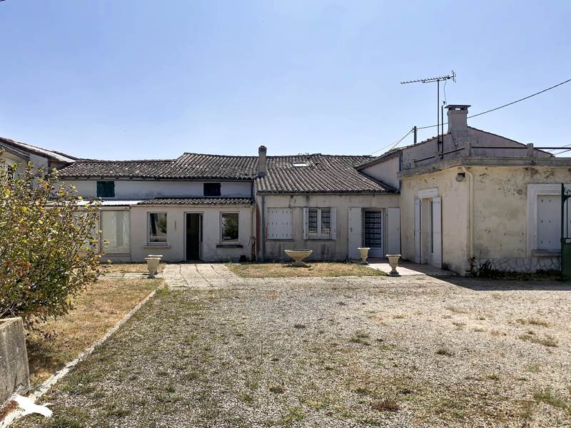 Vente Maison ESSOUVERT - 13 pièces -215 m² - (17400)