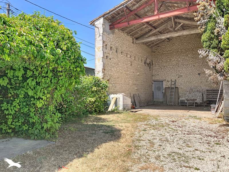 Vente Maison ESSOUVERT - 13 pièces -215 m² - (17400)