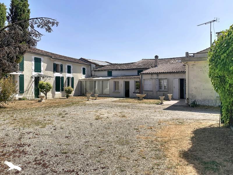 Vente Maison ESSOUVERT - 13 pièces -215 m² - (17400)