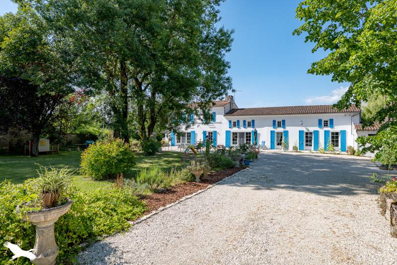 Maison 5 pièces 182 m² · à Saint-Hilaire-de-Villefranche · 182 m² · 359 000 €
