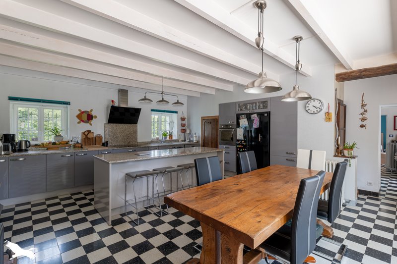 Vente Maison ST HILAIRE DE VILLEFRANCHE - 5 pièces -182 m² - (17770)