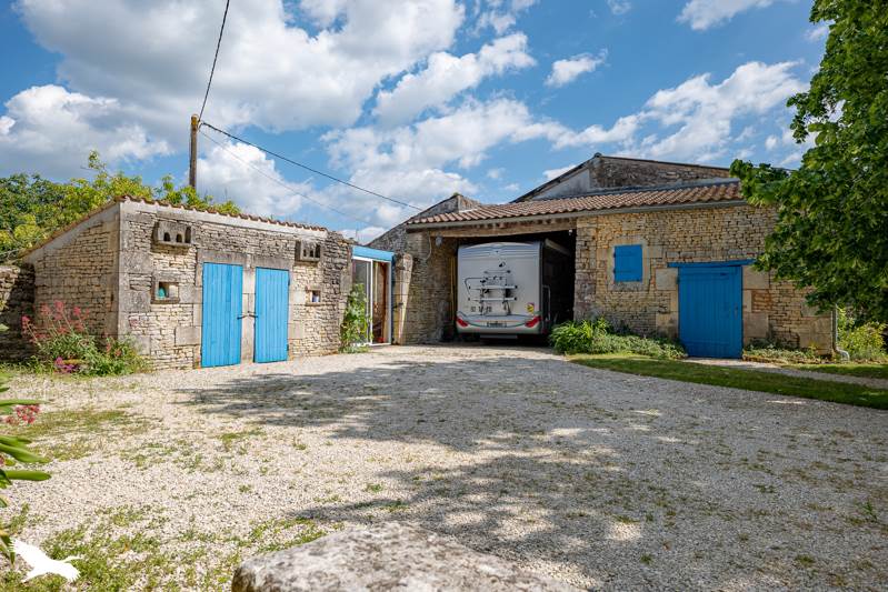 Vente Maison ST HILAIRE DE VILLEFRANCHE - 5 pièces -182 m² - (17770)