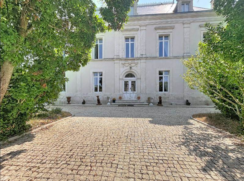 Vente Maison VILLENEUVE LA COMTESSE - 9 pièces -380 m² - (17330)