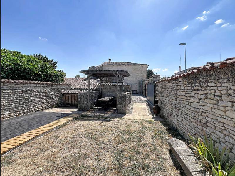 Vente Maison Mazeray - 4 pièces -109 m² - (17400)