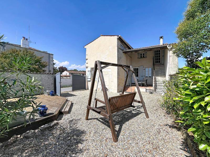 Vente Maison Mazeray - 4 pièces -109 m² - (17400)