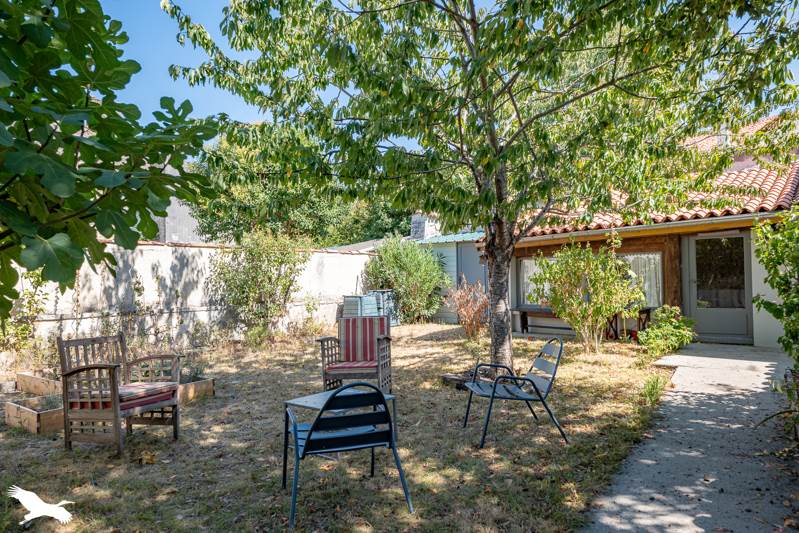 Vente Maison Saint-Jean-d'Angély - 7 pièces -240 m² - (17400)