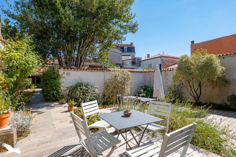 Vente Maison Saint-Jean-d'Angély - 7 pièces -240 m² - (17400)