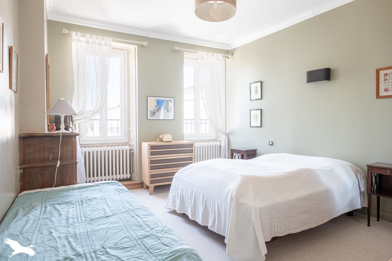 Vente Maison Saint-Jean-d'Angély - 7 pièces -240 m² - (17400)