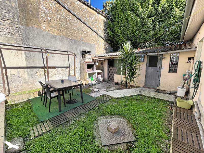 Vente Maison Saint-Jean-d'Angély - 5 pièces -129 m² - (17400)