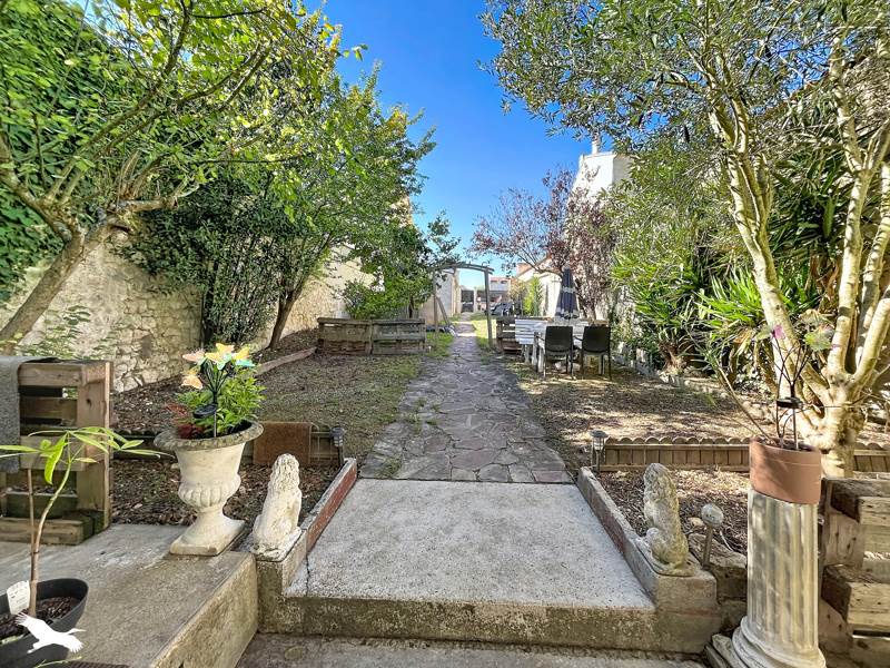Vente Maison Saint-Jean-d'Angély - 5 pièces -129 m² - (17400)
