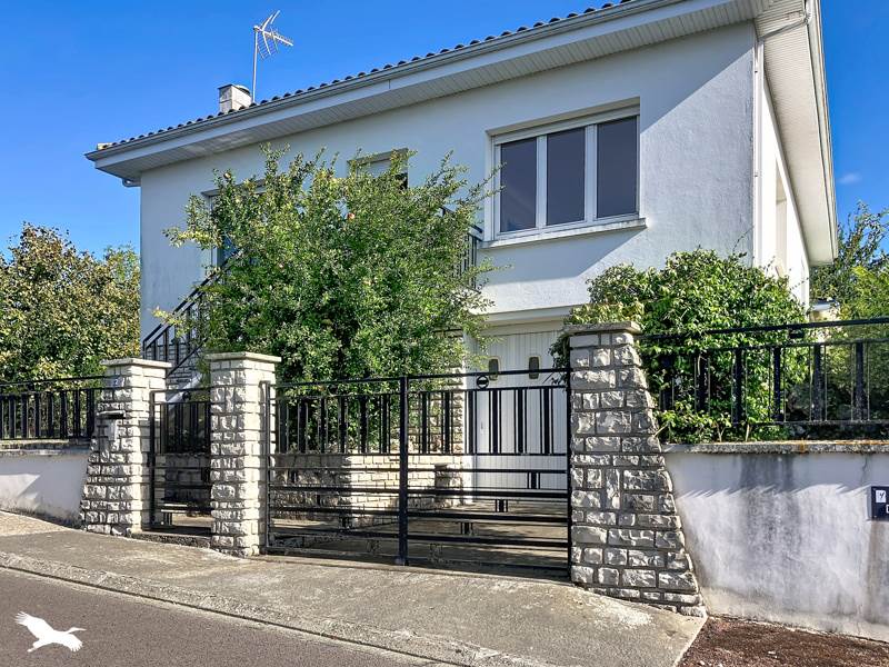 Vente Maison ST JEAN D ANGELY 17400 5 pièces - 144 m²