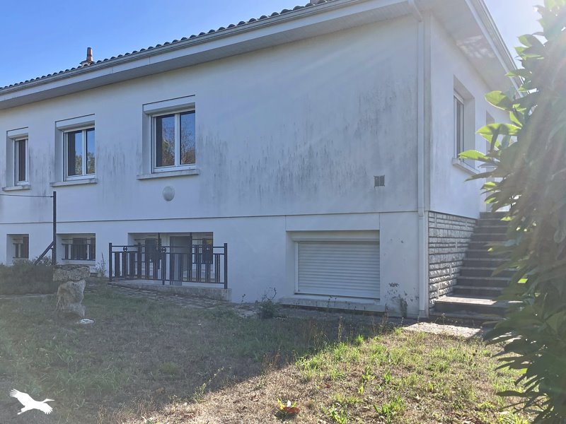 Vente Maison Saint-Jean-d'Angély - 5 pièces -144 m² - (17400)