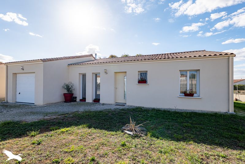 Vente Maison Asnières-la-Giraud - 4 pièces -92 m² - (17400)