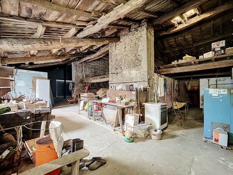 Vente Maison Asnières-la-Giraud - 6 pièces -136 m² - (17400)