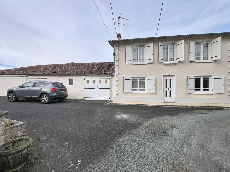 Vente Maison Asnières-la-Giraud 17400 6 pièces - 136 m²