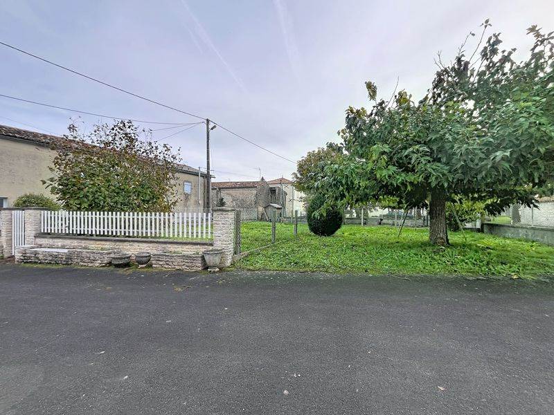 Vente Maison Asnières-la-Giraud - 6 pièces -136 m² - (17400)