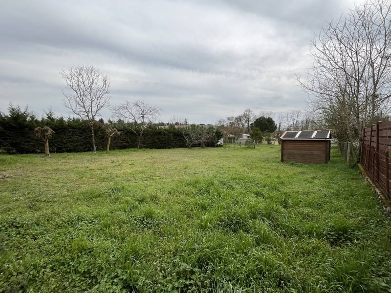 Terrain à vendre · à Casteljaloux · 35 400 €