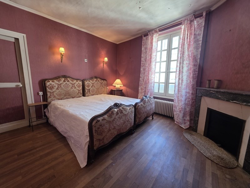 Vente Maison LIGNIERES - 7 pièces -157 m² - (18160)