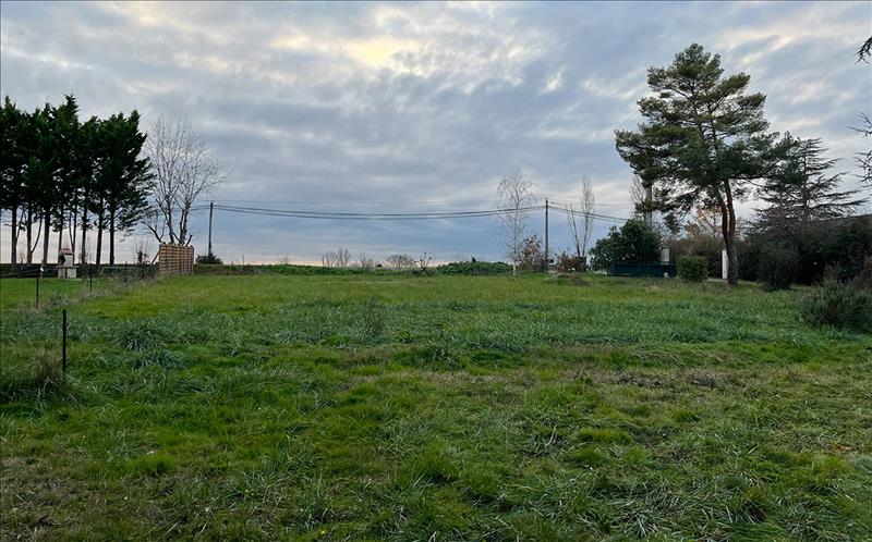 Terrain 4 pièces · à Villeneuve-lès-Bouloc · 109 000 €