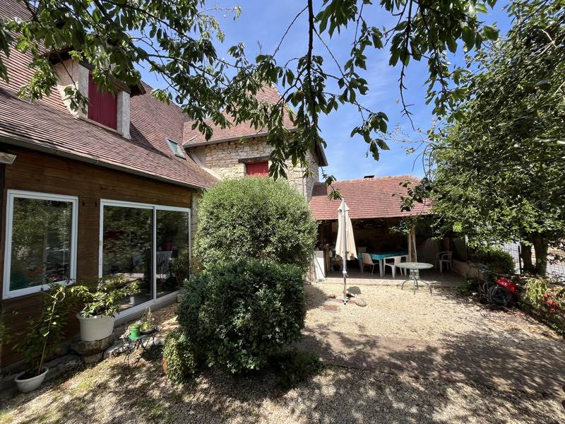 Vente Maison COULAURES - 6 pièces -108 m² - (24420)