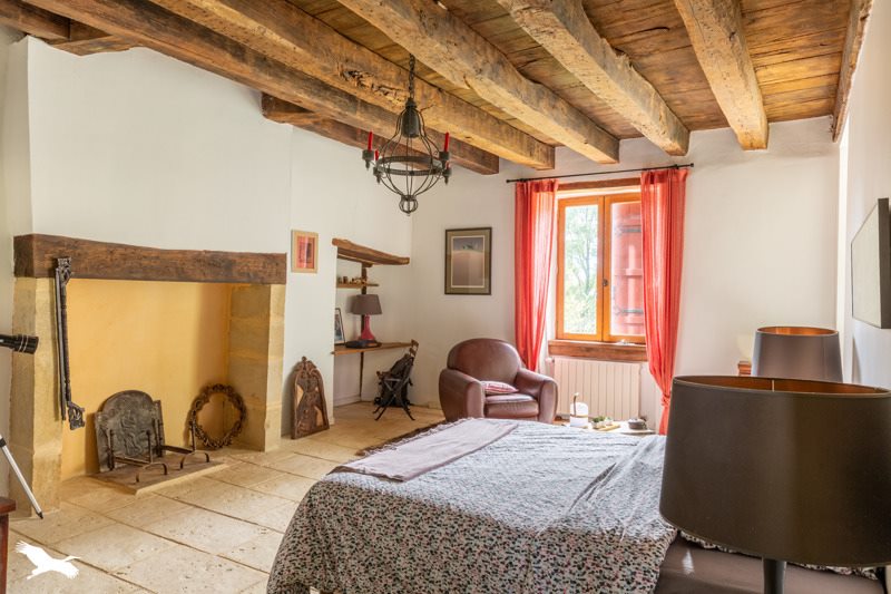 Vente Maison DUSSAC - 7 pièces -253 m² - (24270)