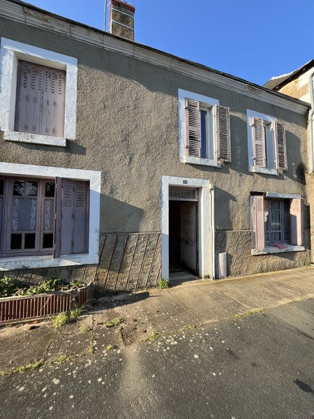Vente Maison ST AOUT - 9 pièces -250 m² - (36120)