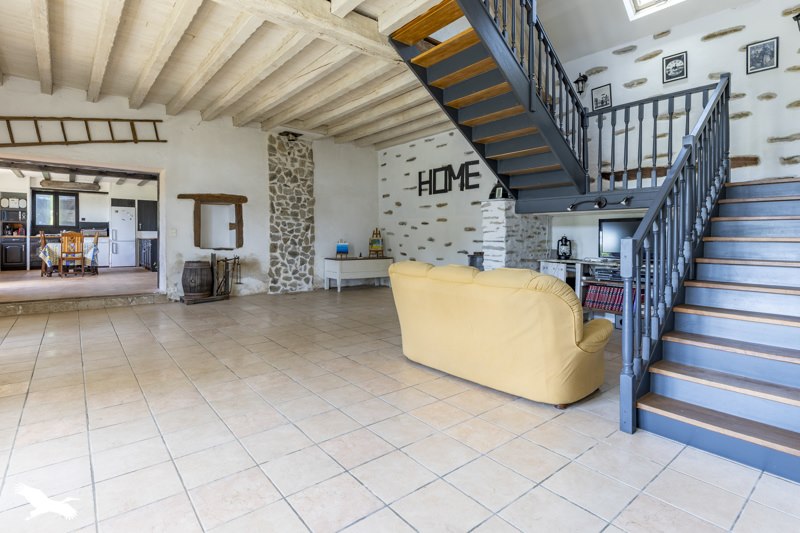 Vente Maison ST DENIS DE JOUHET - 7 pièces -250 m² - (36230)
