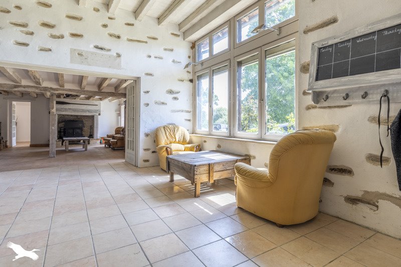 Vente Maison ST DENIS DE JOUHET - 7 pièces -250 m² - (36230)