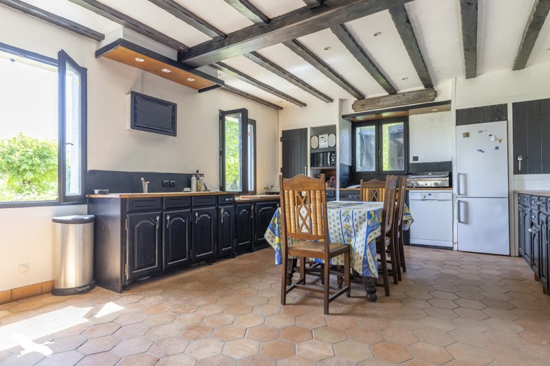 Vente Maison ST DENIS DE JOUHET - 7 pièces -250 m² - (36230)