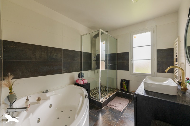 Vente Maison MONTCHEVREUIL - 9 pièces -236 m² - (60240)