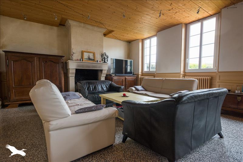 Vente Maison CHAILLEVETTE - 9 pièces -300 m² - (17890)
