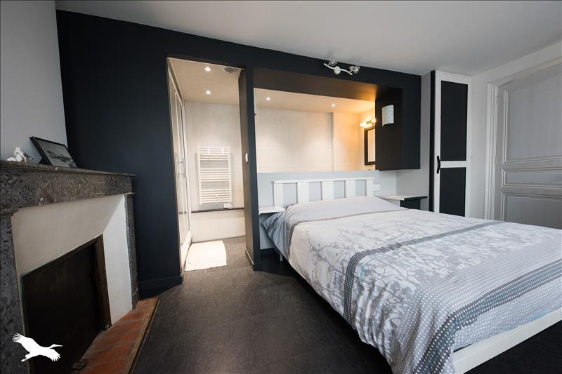 Vente Maison CHAILLEVETTE - 9 pièces -300 m² - (17890)