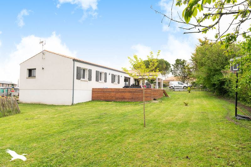 Vente Maison CHAILLEVETTE - 6 pièces -143 m² - (17890)
