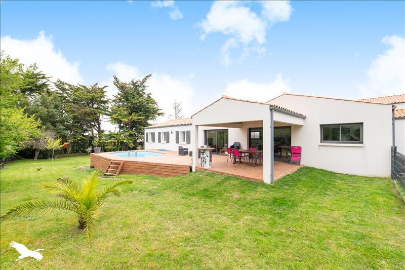 Vente Maison CHAILLEVETTE - 6 pièces -143 m² - (17890)