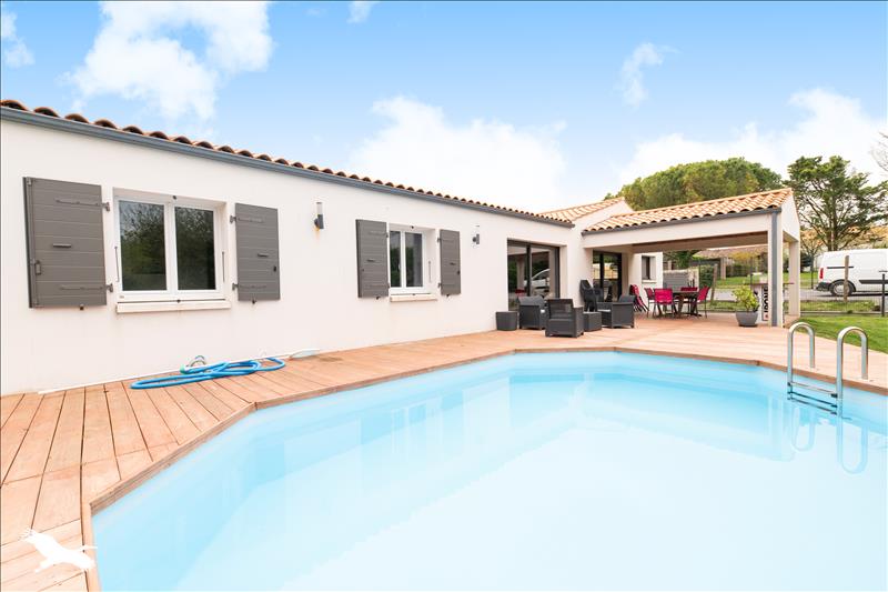Vente Maison CHAILLEVETTE - 6 pièces -143 m² - (17890)