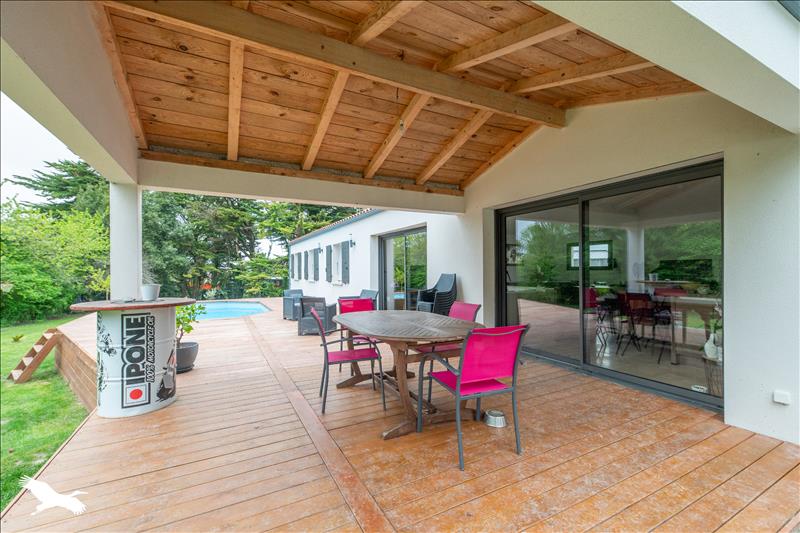 Vente Maison CHAILLEVETTE - 6 pièces -143 m² - (17890)