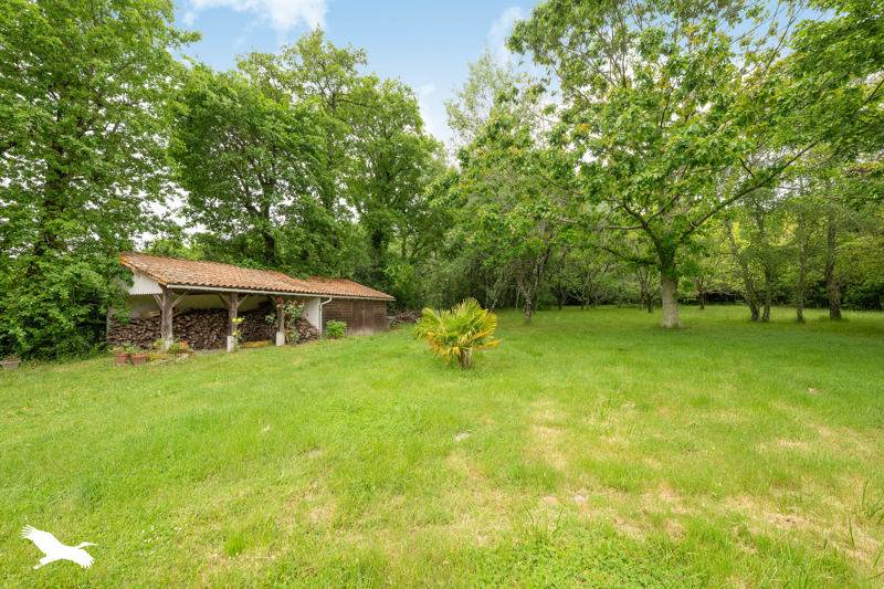 Vente Maison CHAILLEVETTE - 7 pièces -185 m² - (17890)